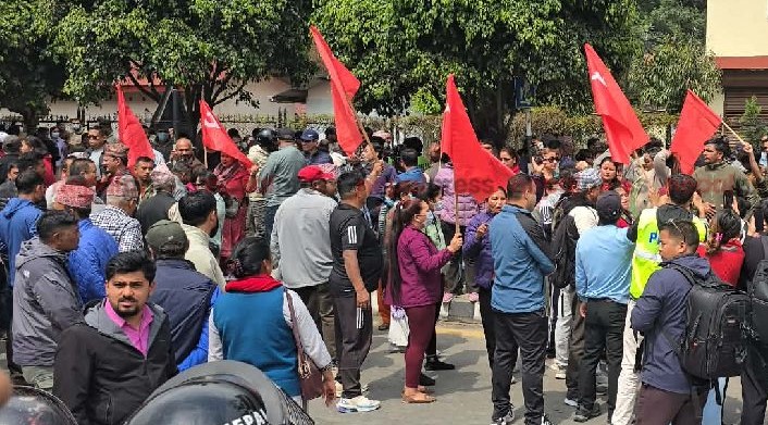 एमालेको प्रदर्शनका कारण माइतीघर–बबरमहल सडक अवरोध